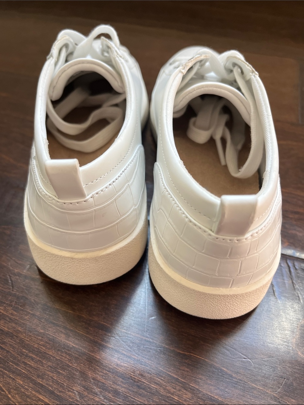 Vionic Classic White Leather Low-Top Sneakers - Picture 10 of 15